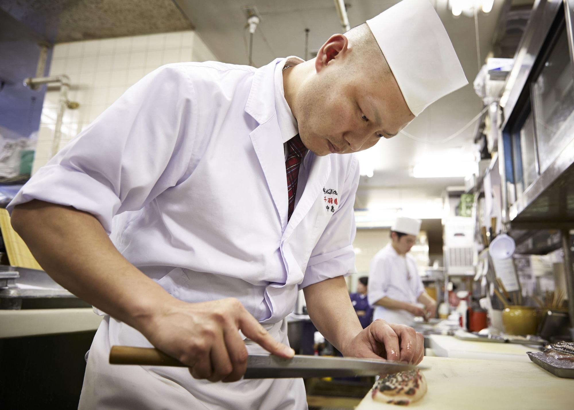 Hotel New Otani Hakata Fukuoka  Ngoại thất bức ảnh A cook working in a restaurant kitchen