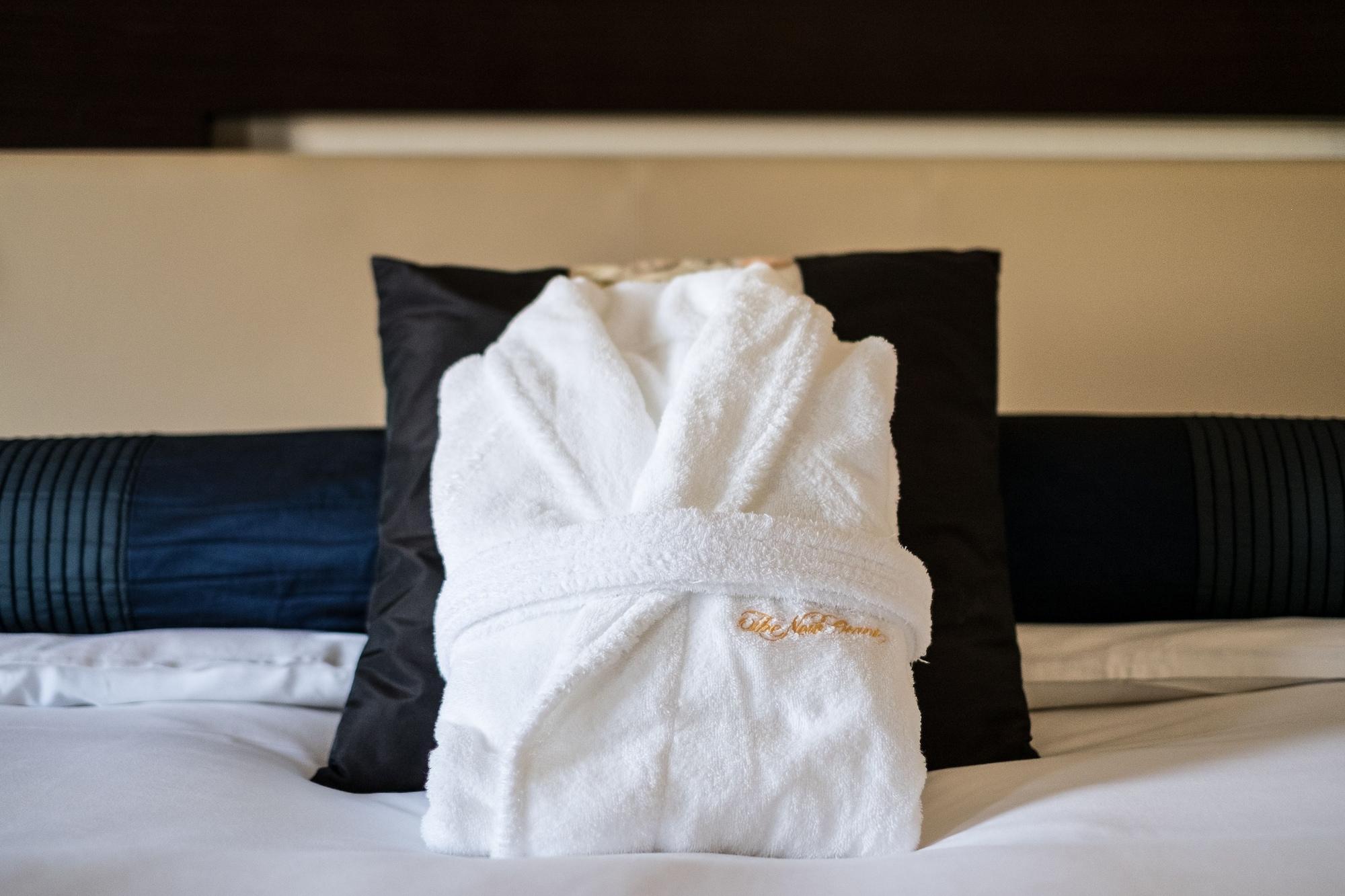 Hotel New Otani Hakata Fukuoka  Ngoại thất bức ảnh A bathrobe
