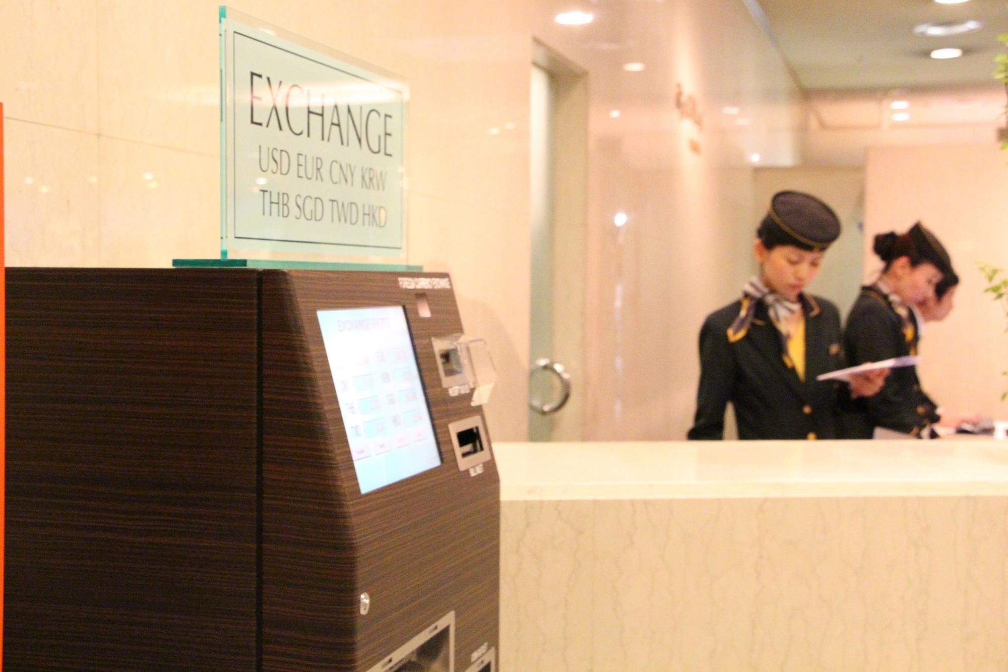 Hotel New Otani Hakata Fukuoka  Ngoại thất bức ảnh The new check-in counter at the airport